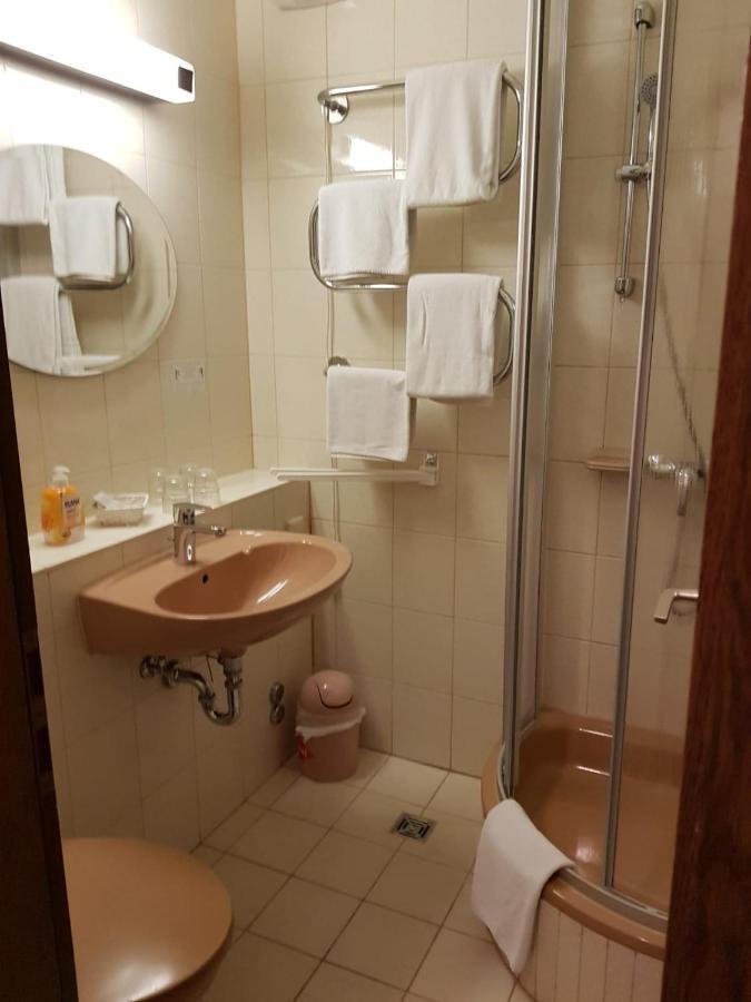 Lauchhammer Hotel Zum Mueckenberger Hof מראה חיצוני תמונה